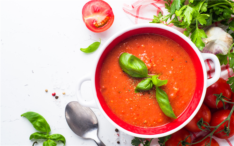 Roast tomato and garlic soup